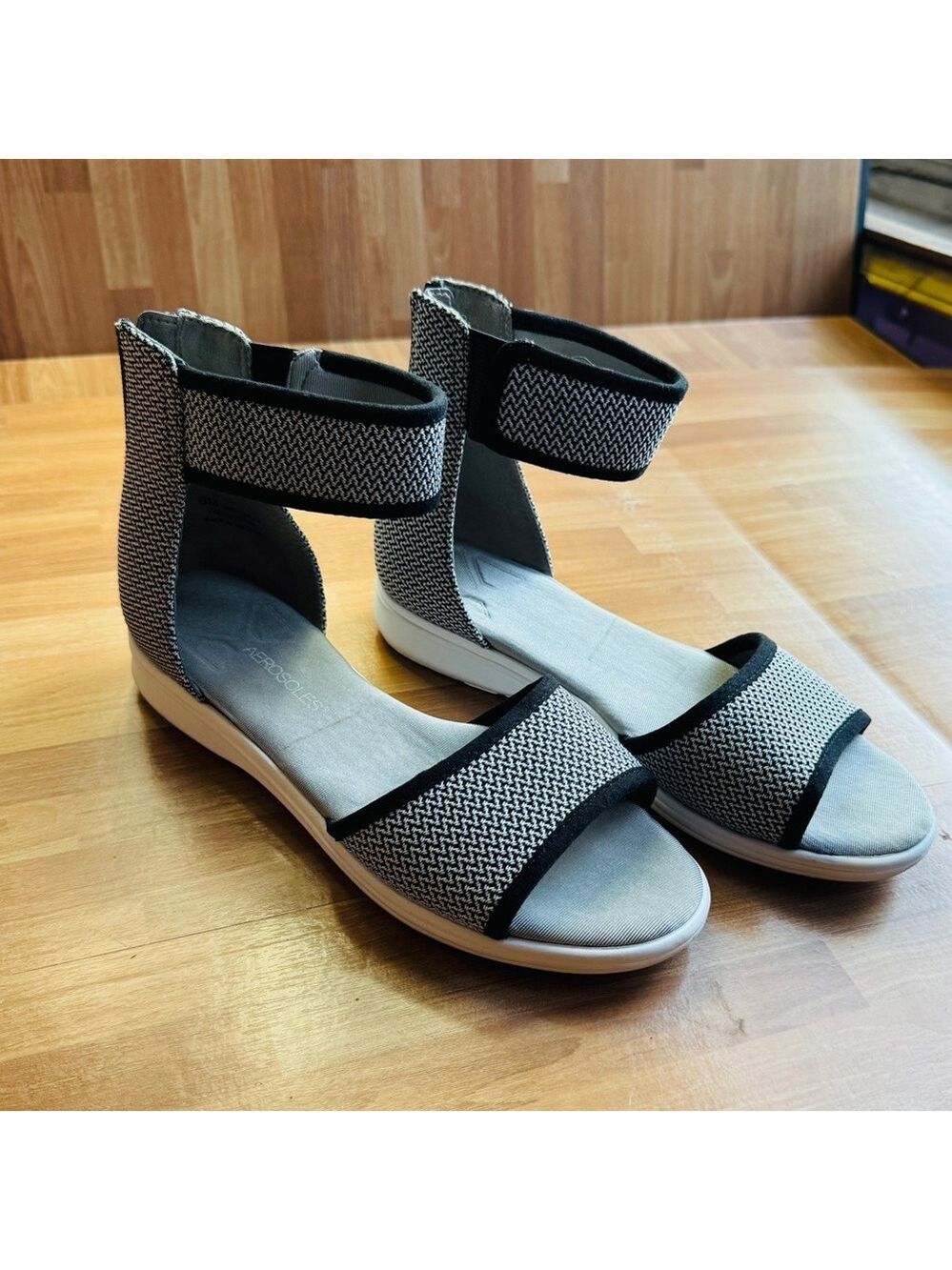 Aerosoles fabric sandals size 6 zip up back